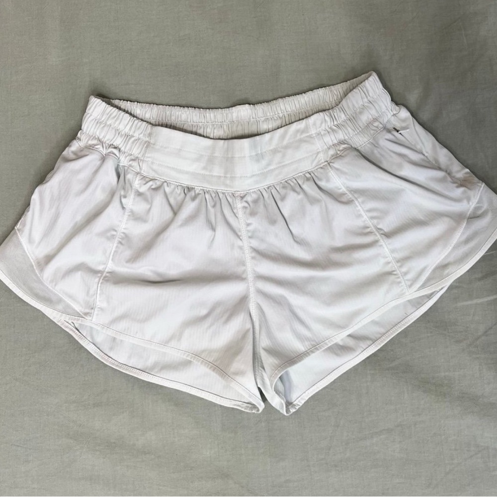 Lululemon 2” hotty hot shorts